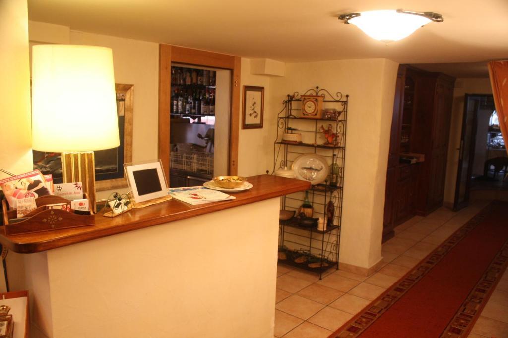 Auberge Communale Bogis Bossey Buitenkant foto